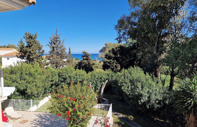 Skala - Villa - Sleeps 7 - Parking - Garden - Photo 23