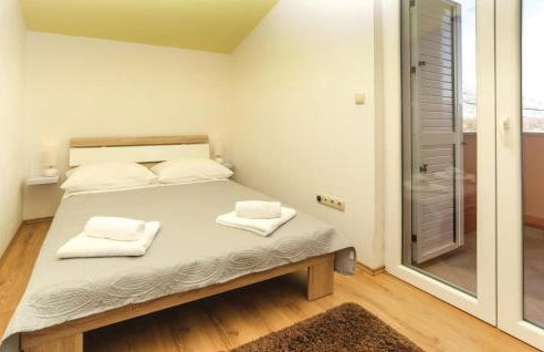 Three-Bedroom Apartment In Donja Ostrvica - Photo 31