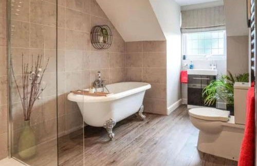 Spacious 15 Guest Home With 9 Beds in Shirley - Photo 24