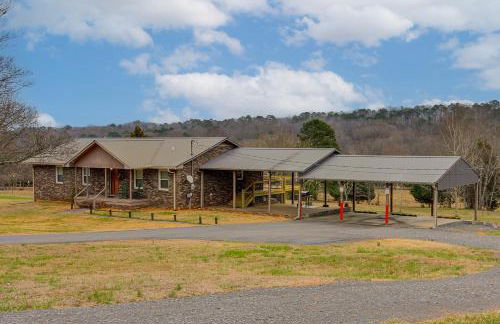 Spacious Fishing Getaway by Lake Guntersville! - Foto 35