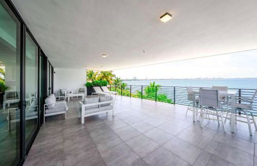 Bayview Villa by Rove Travel - Waterfront with Patio - Foto 27