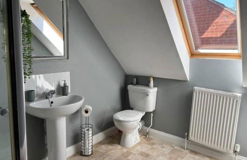 2-Bed House - Sleeps 6 - Garden Parking Wifi - Foto 3