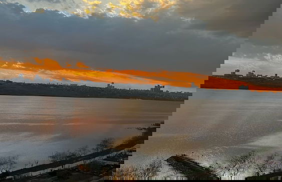 Perfect Lake view Entire Apartment - Photo 15