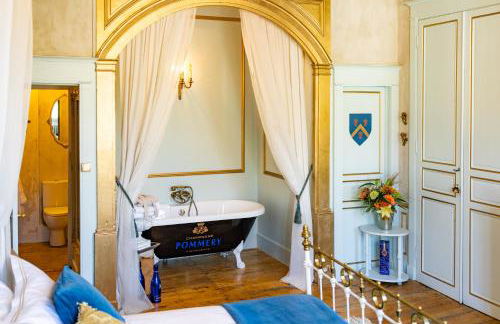 CHAMPAGNE HOUSE- Oasis de luxe & de charme - coeur de ville - 10-12 pers - piscine, cuisine d'été, patio, bar & piano - Photo 31