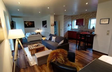 Kleine Landhaus-Wohnung im freistehenden Fachwerkhaus - Foto 1