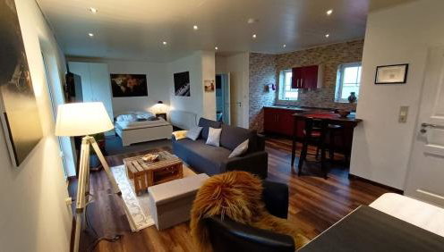 Kleine Landhaus-Wohnung im freistehenden Fachwerkhaus - Foto 1