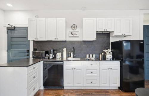 The Raven - 2nd Floor South Wing - Photo 35