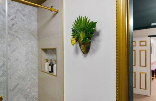 5 Min to Beach - Heated Pool Hot Tub 85 TV's BBQ Games - Foto 53