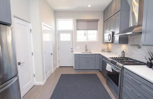 Sleek & Posh 4Bed-3 5Bath - RoofDeck - Sleeps 12 - Foto 4