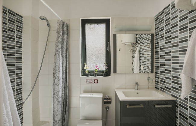 Queen Bee Residence - Photo 63