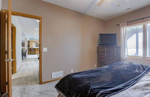 Spacious Pool House with tons of amenities! - Foto 14