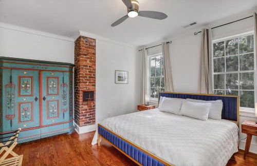 Gallery 1897 - Photo 24