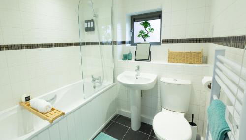 Spacious City Centre Apartment with Balcony - Foto 4, towels, Shower