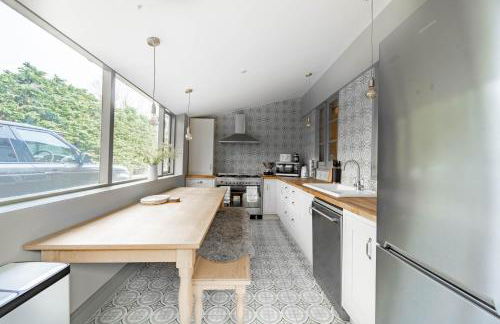 3-Bedroom Cottage with Parking Sleeps 6 - Foto 6