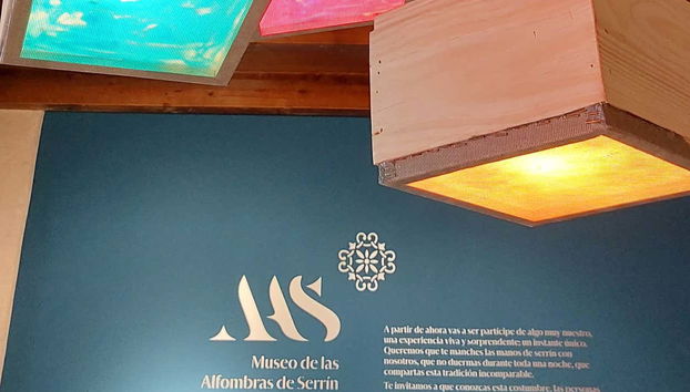 Panneau sur l'histoire des tapis en sciure