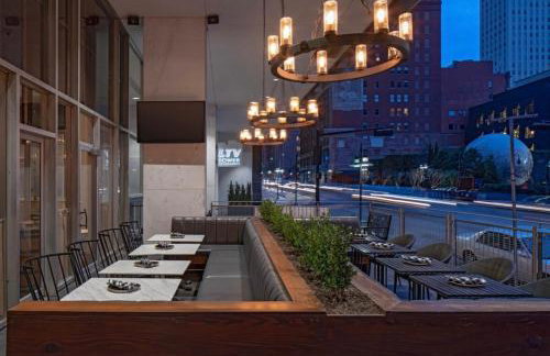 Luxury 17th Floor Downtown Dallas High-Rise with Free Parking, City Views, Pool & Gym - Foto 26