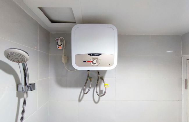 Fancy And Nice 1Br With Extra Room At Amartha View Apartment - Photo 15