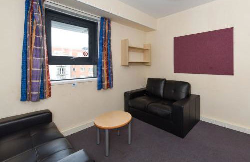 For Students Only Corfe House in Poole - Photo 8