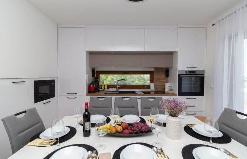 Gorgeous Home In Smokovic - Photo 24