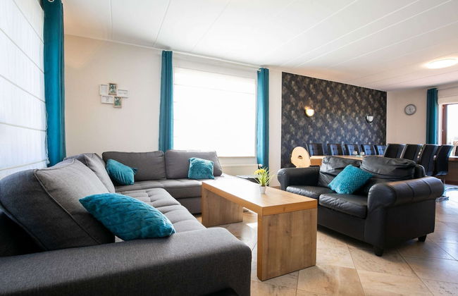 Spacious Holiday Home in the Ardennes with Sauna & Hot Tub - Photo 12