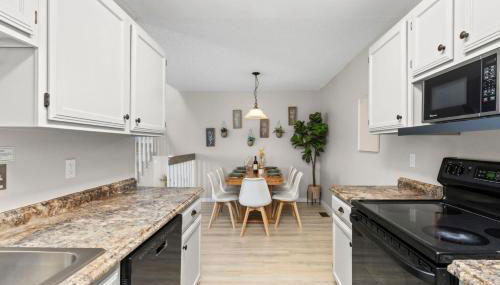 Chimney Park Retreat King Suite and Fenced Yard - Foto 2, furniture