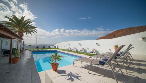 Stunning sea view villa with 6 bedrooms & heated pool - Villa Renaissance - Photo 2, sunbed