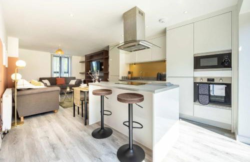 Rest&Recharge at Brookdale House (5 Bedrooms, 15mins to City Centre, Free Parking) - Foto 2