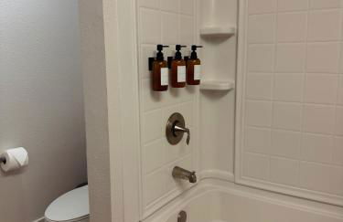 Elegant Suite at Marina-Venice Beach with Pool, Jacuzzi, GYM by Holisticā Retreats - Foto 12