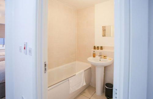 Cosy 2-bed home - For Company contractor and Leisure stays - NEC, Airport, HS2, Contractors, Resort World - Foto 32