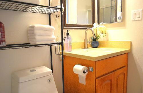 Modern 3 Bedroom Suite with AC for Family and Work group - Photo 19