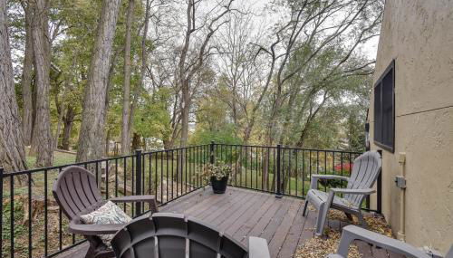 Large Home with Game Room, 4 Mi to Mississippi River - Foto 3