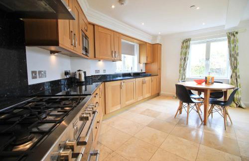 STYLISH, BEACHSIDE apartment, sea views - Foto 5