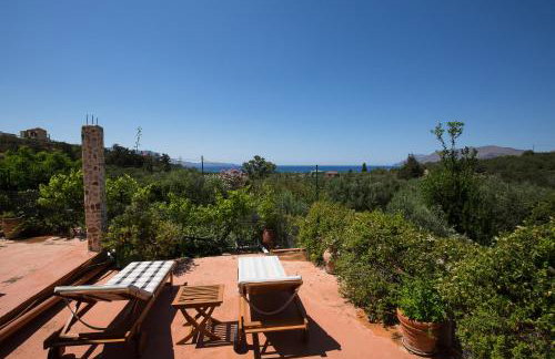 Sofiana's Garden Retreat with Private Pool - Foto 23