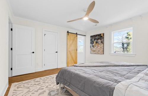 Modern 4 Bed in Quail Hollow - Foto 8