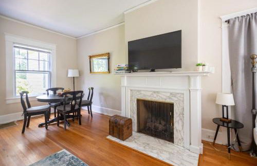 Spacious 2BR in Grand Old Home, Downtown Durham - Photo 17