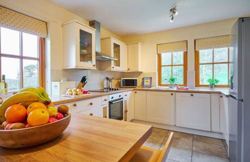 Holly House - Photo 10