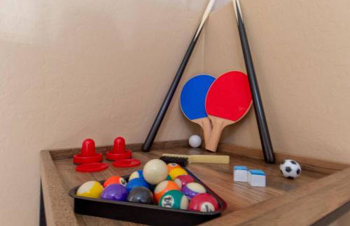 Heated Pool • Mini Golf • Huge Backyard • King Bed - Foto 12