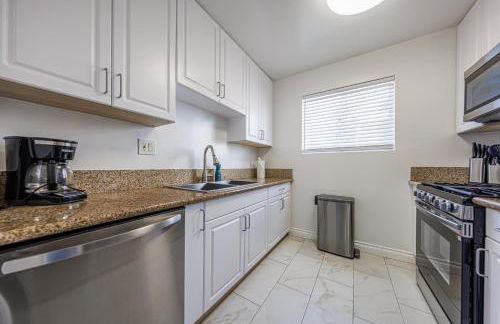 Spacious 2-Bedroom Duplex in Beverly Hills Residential Area - Foto 14