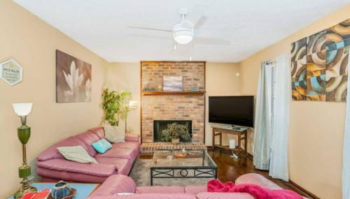 413 Massive 3 bedroom with fenced yard - Foto 2