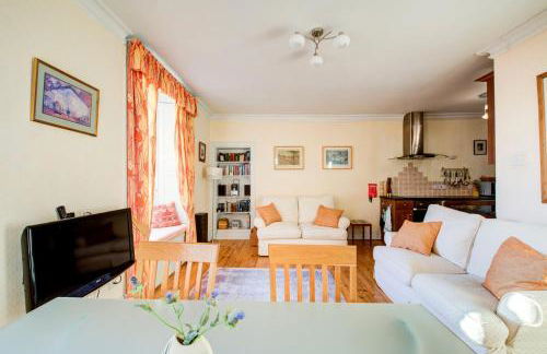 GuestReady - Historic Edinburgh Old Town Apartment - Photo 9