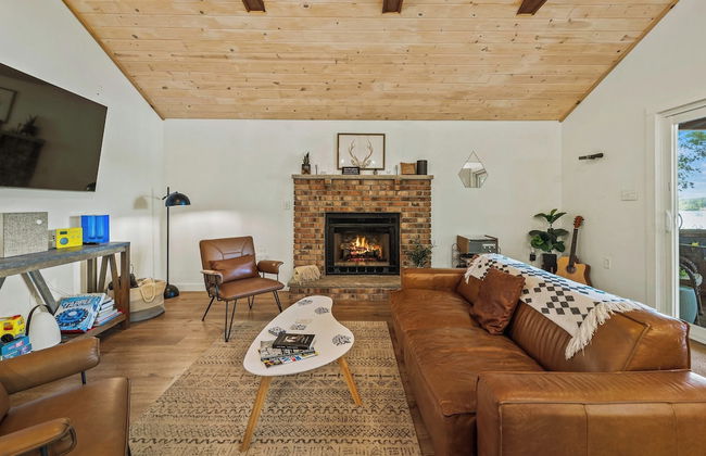 Lake Daze by Avantstay Lakefront w/ Modern Interior, Enclosed Porch & Hot Tub - Foto 7