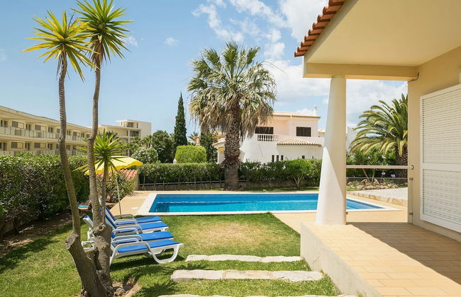 Lively Holiday Home in Albufeira With Private Pool 500m From the Beach - Foto 27