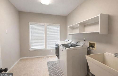 Spacious 6Bed Woodland Retreat with Movie Room & Deck - Foto 13