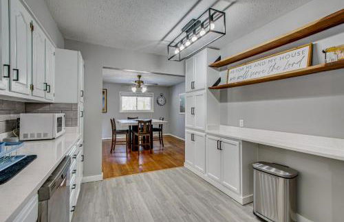 Peaceful Retreat with Private Hot Tub in New Albany - Foto 9