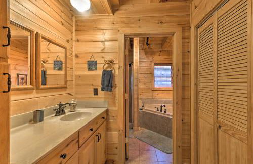 Lake Lure Log Cabin with Grill, Near Hiking! - Foto 14