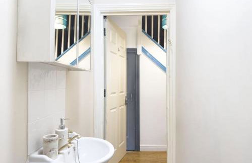 Last-Minute Specials l Modern 2 Double Bed Apartment for 5 Guests l Hofin Stays Short Lets & Serviced Accommodation - Foto 34