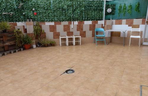 8 mins walk to Train Station Low Cost Youth Hostel - Foto 8