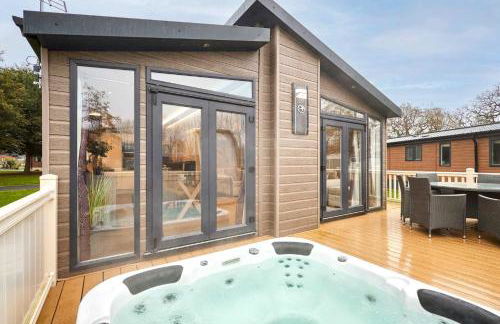 Enzo's Lodge with Hot Tub - Foto 1