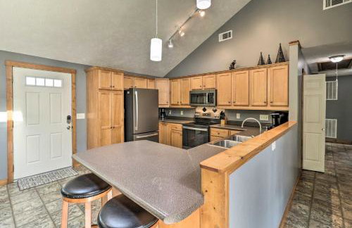 Mountain Home Cottage with Deck on White River! - Foto 5