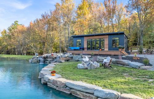 Tiny House on a Waterfall at Private Tiny Lake - Foto 13